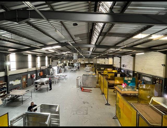 1,441M² WAREHOUSE TO LET IN OTTERY